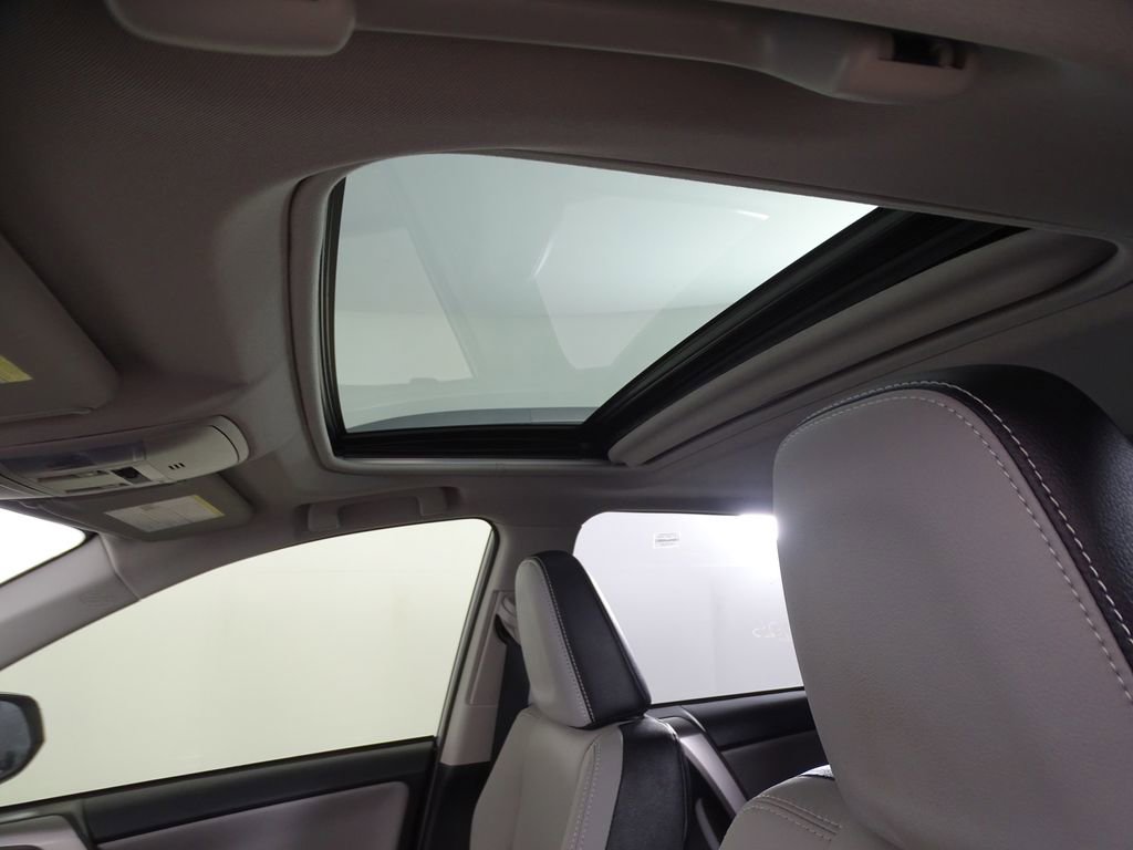 Used 2018 Toyota RAV4 Limited image 11