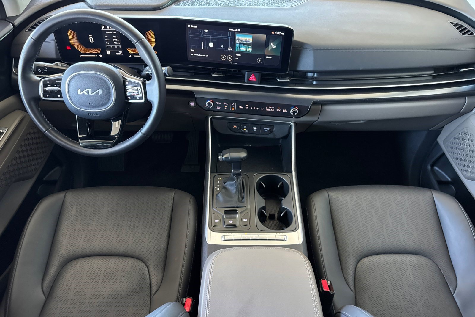 Used 2026 Kia Carnival FWD image 15