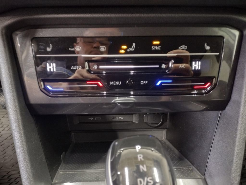 Certified 2024 Volkswagen Tiguan SE image 32