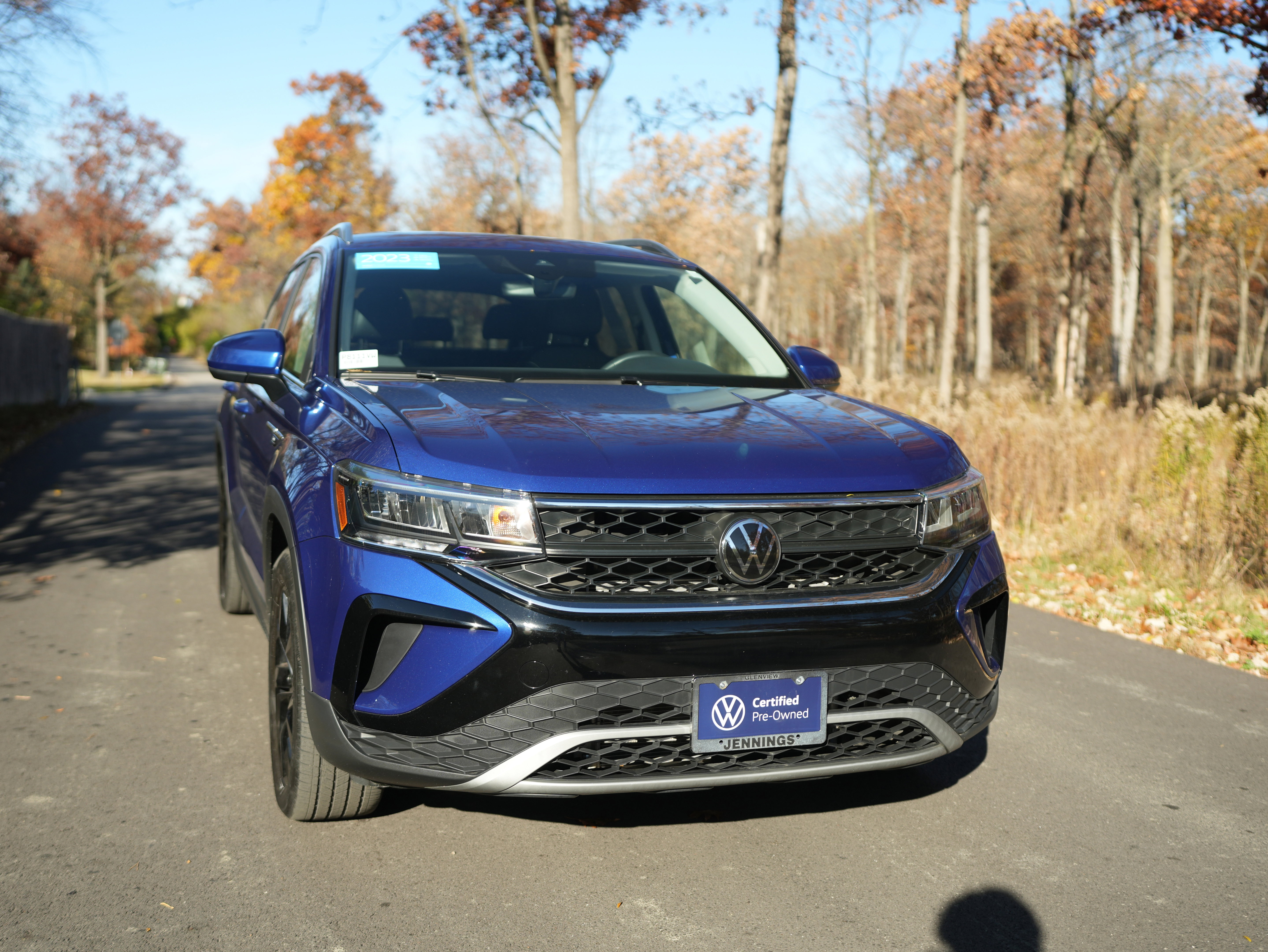 Used 2023 Volkswagen Taos SE w/ Panoramic Sunroof Package image 2