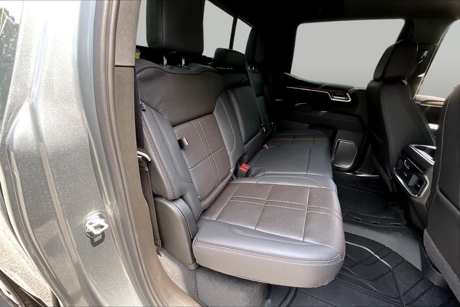 Used 2026 Chevrolet Silverado 1500 High Country w/ High Country Premium Package AWD/4WD image 40