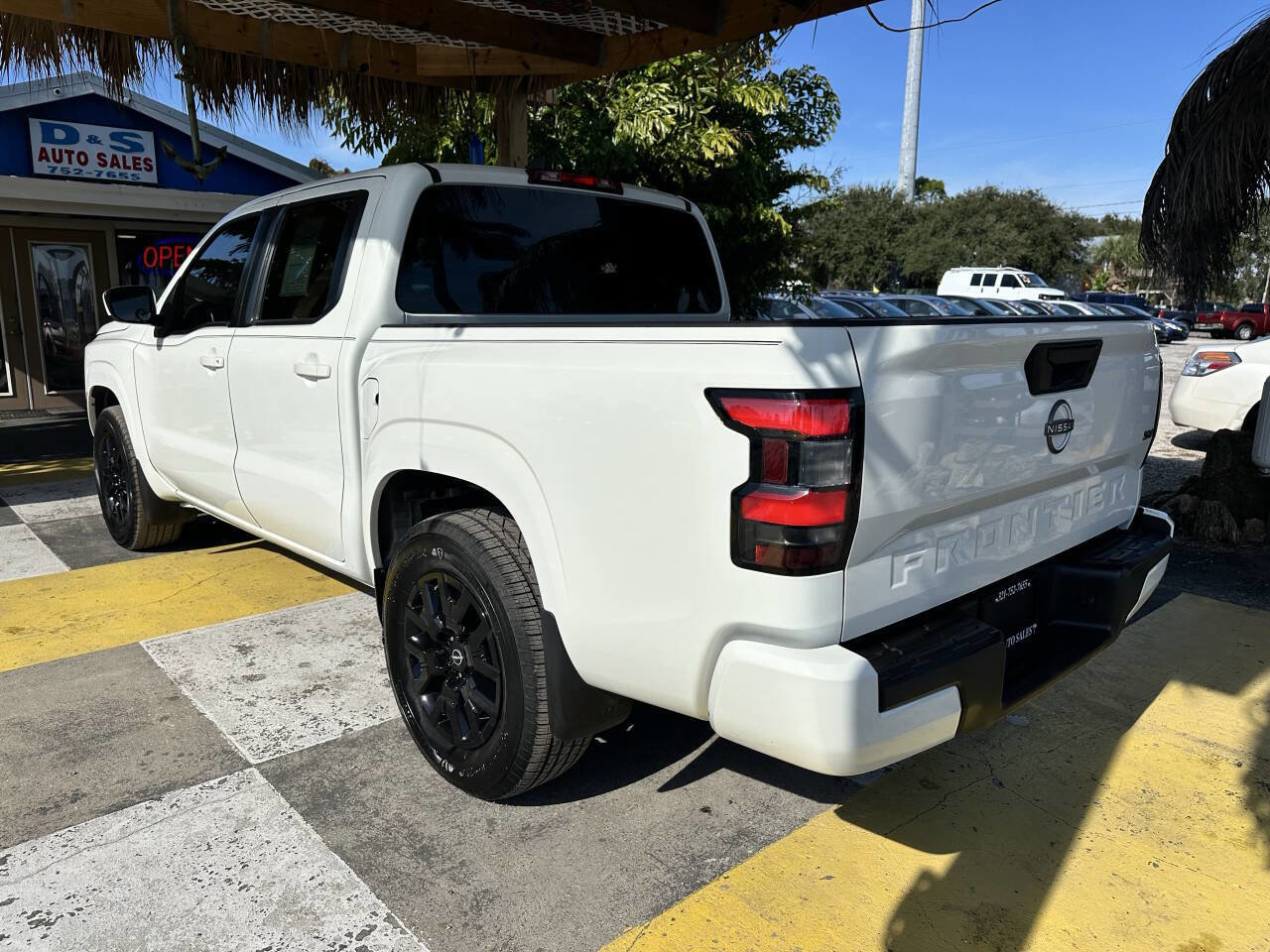 Used 2022 Nissan Frontier SV image 8