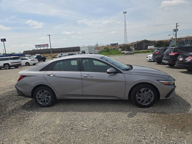 New 2025 Hyundai Elantra Blue image 5