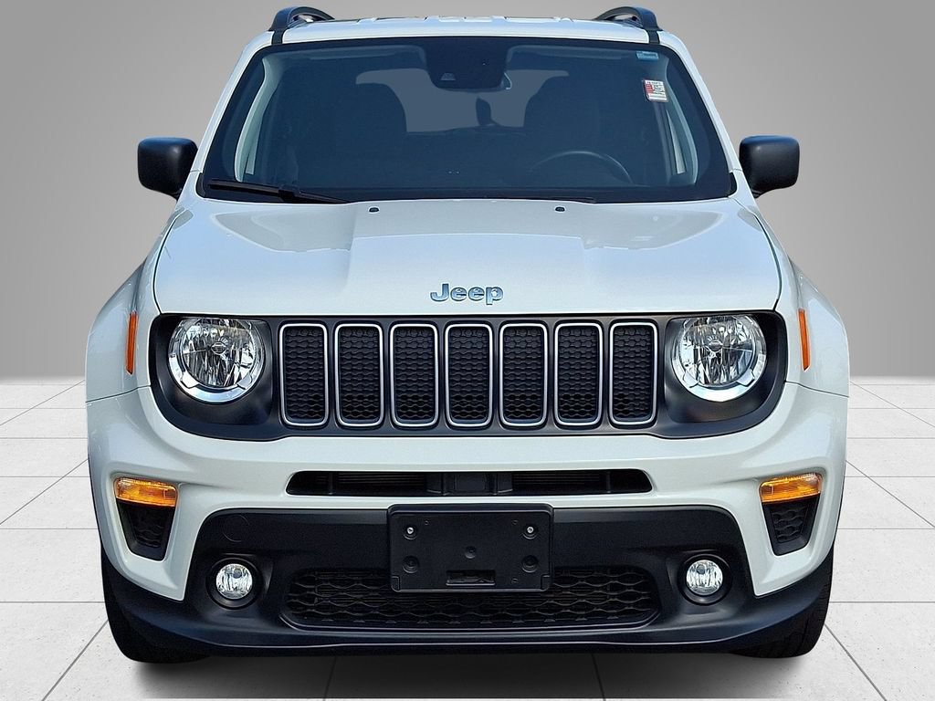 Used 2023 Jeep Renegade Latitude w/ Premium Group AWD/4WD image 3