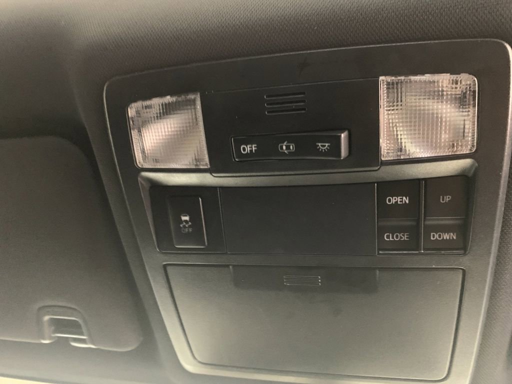 Used 2016 Toyota Tacoma Limited w/ Towing Package image 28