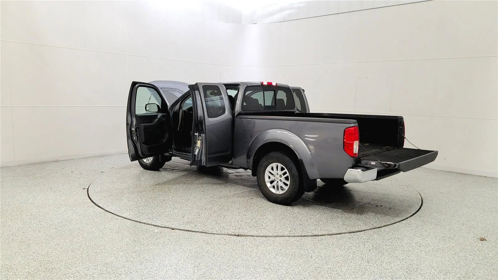 Used 2018 Nissan Frontier SV image 11