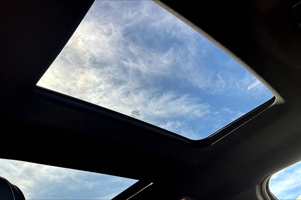 Used 2017 Ford Explorer Platinum image 15