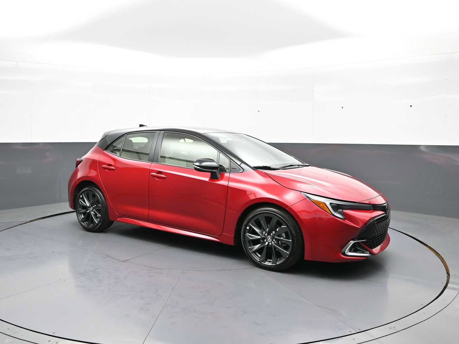 Used 2025 Toyota Corolla XSE FWD image 3