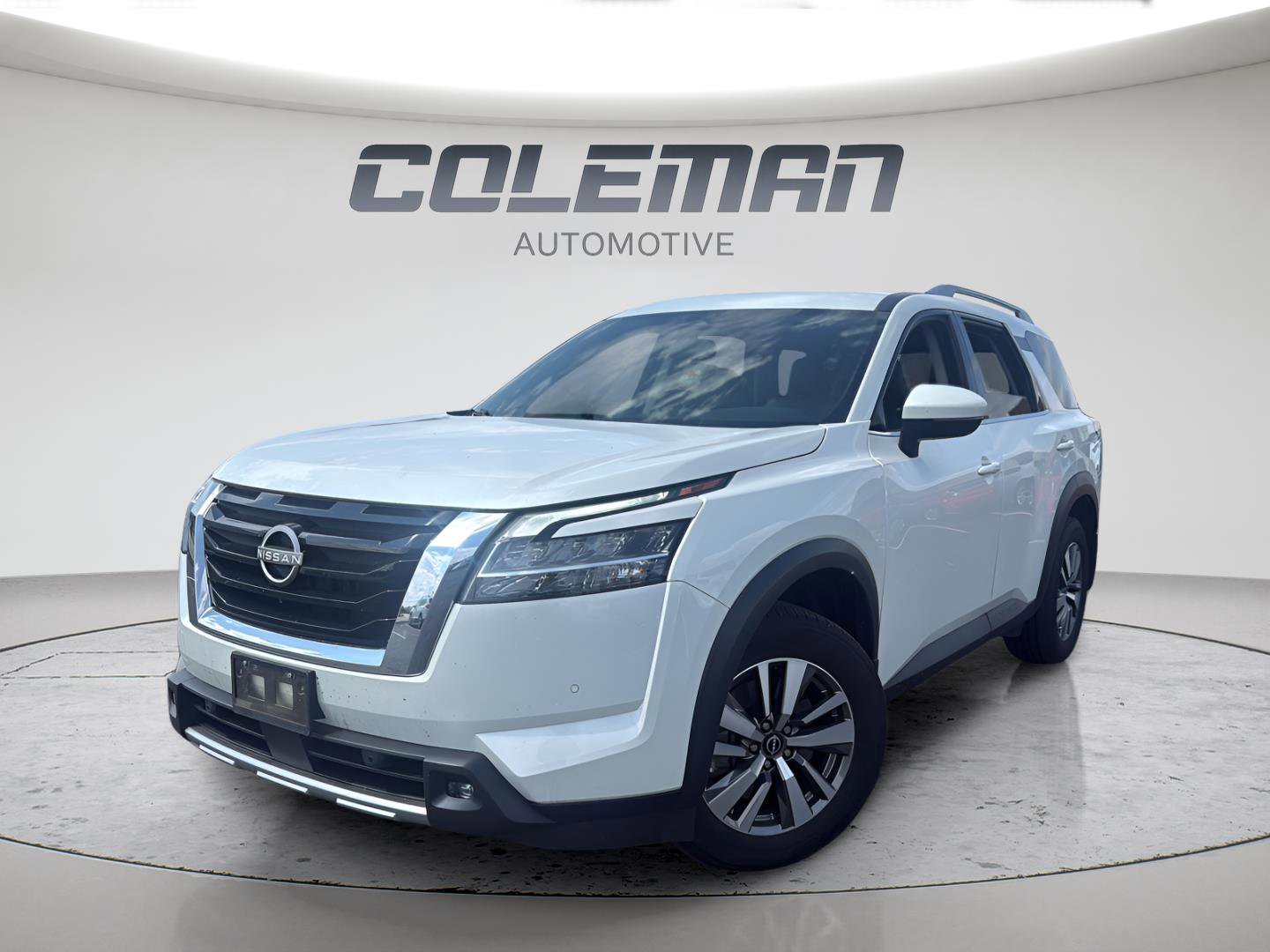 Used 2022 Nissan Pathfinder SL AWD/4WD image 1