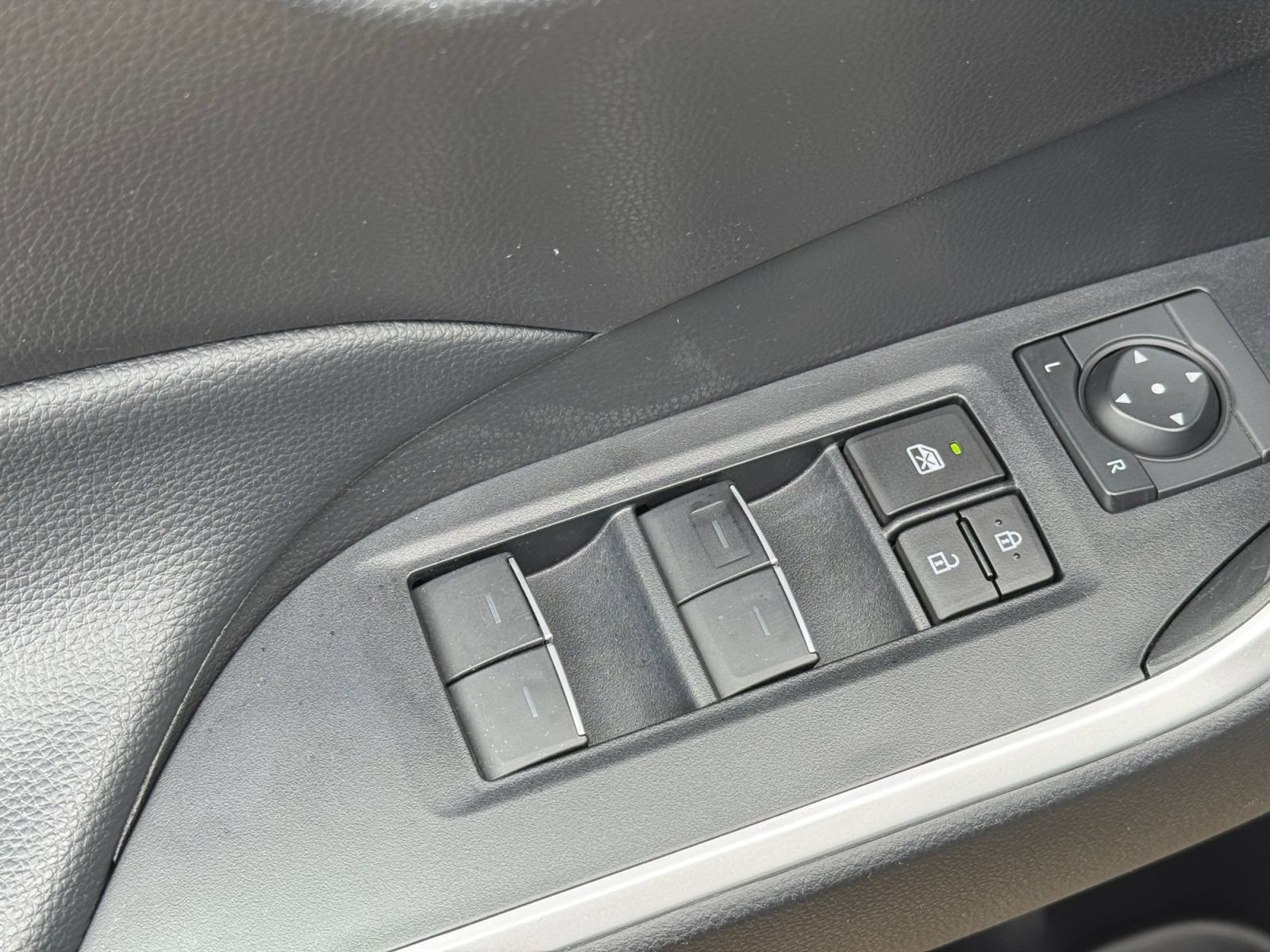 Used 2024 Toyota RAV4 XLE FWD image 16