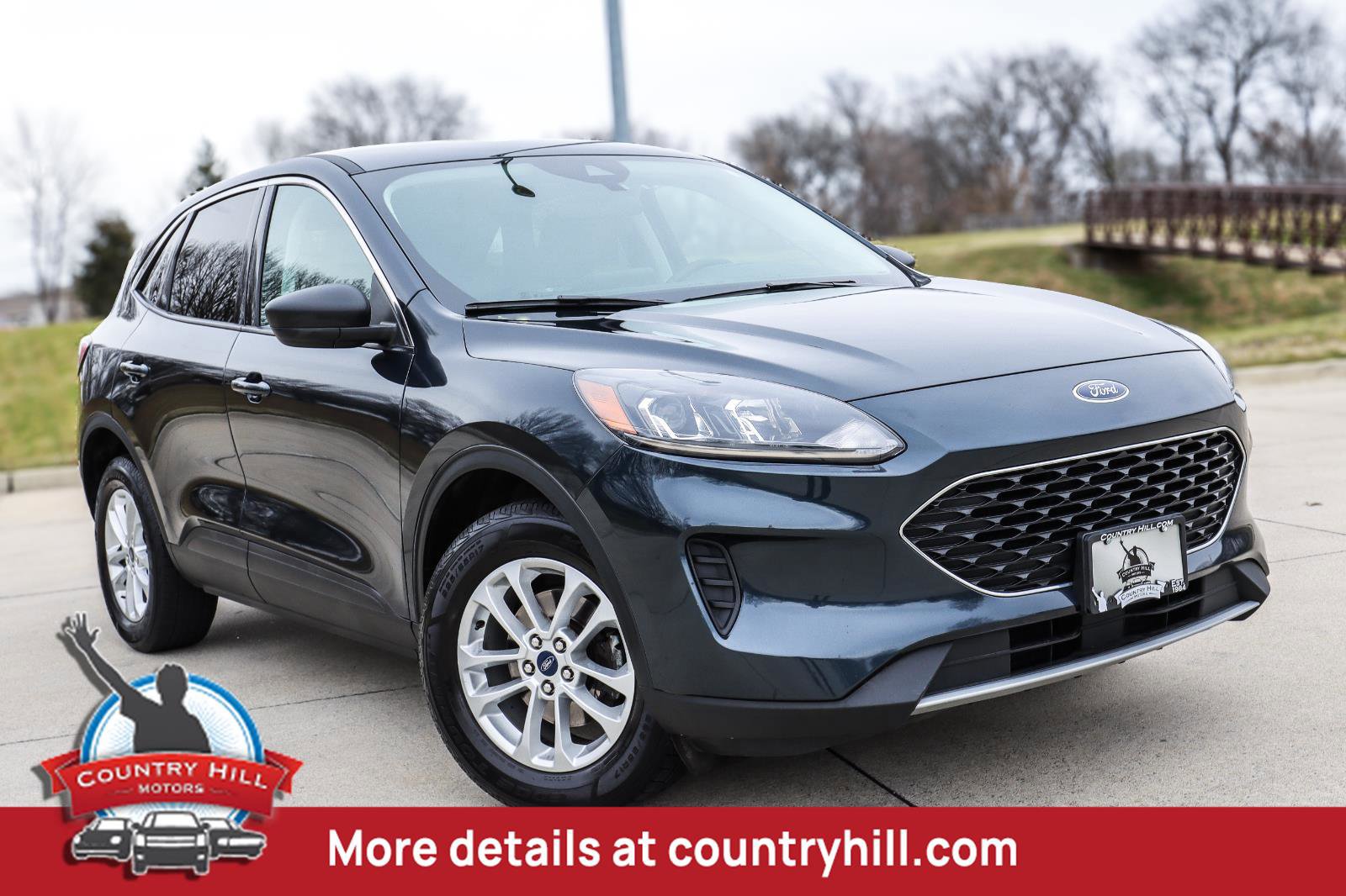 Used 2022 Ford Escape SE w/ Cold Weather Package AWD/4WD image 1