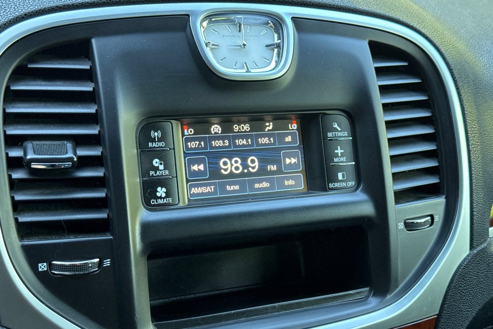 Used 2012 Chrysler 300 RWD image 18