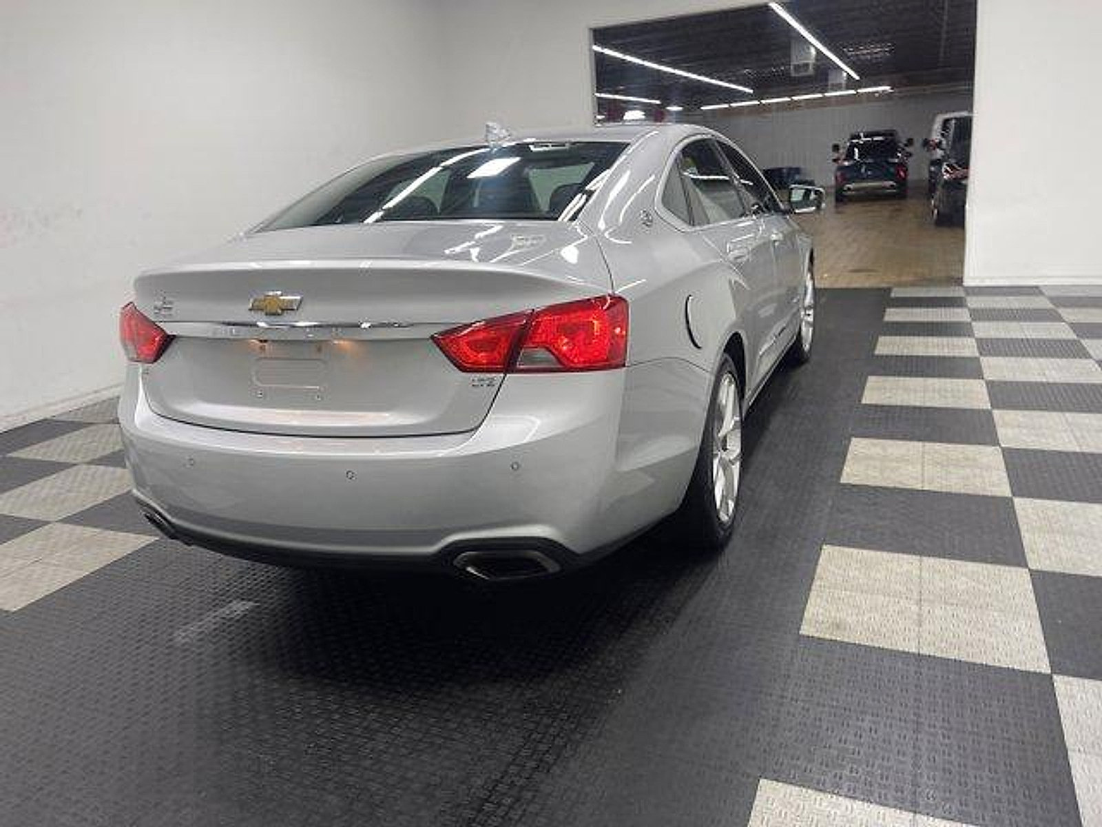 Used 2015 Chevrolet Impala LTZ FWD image 4