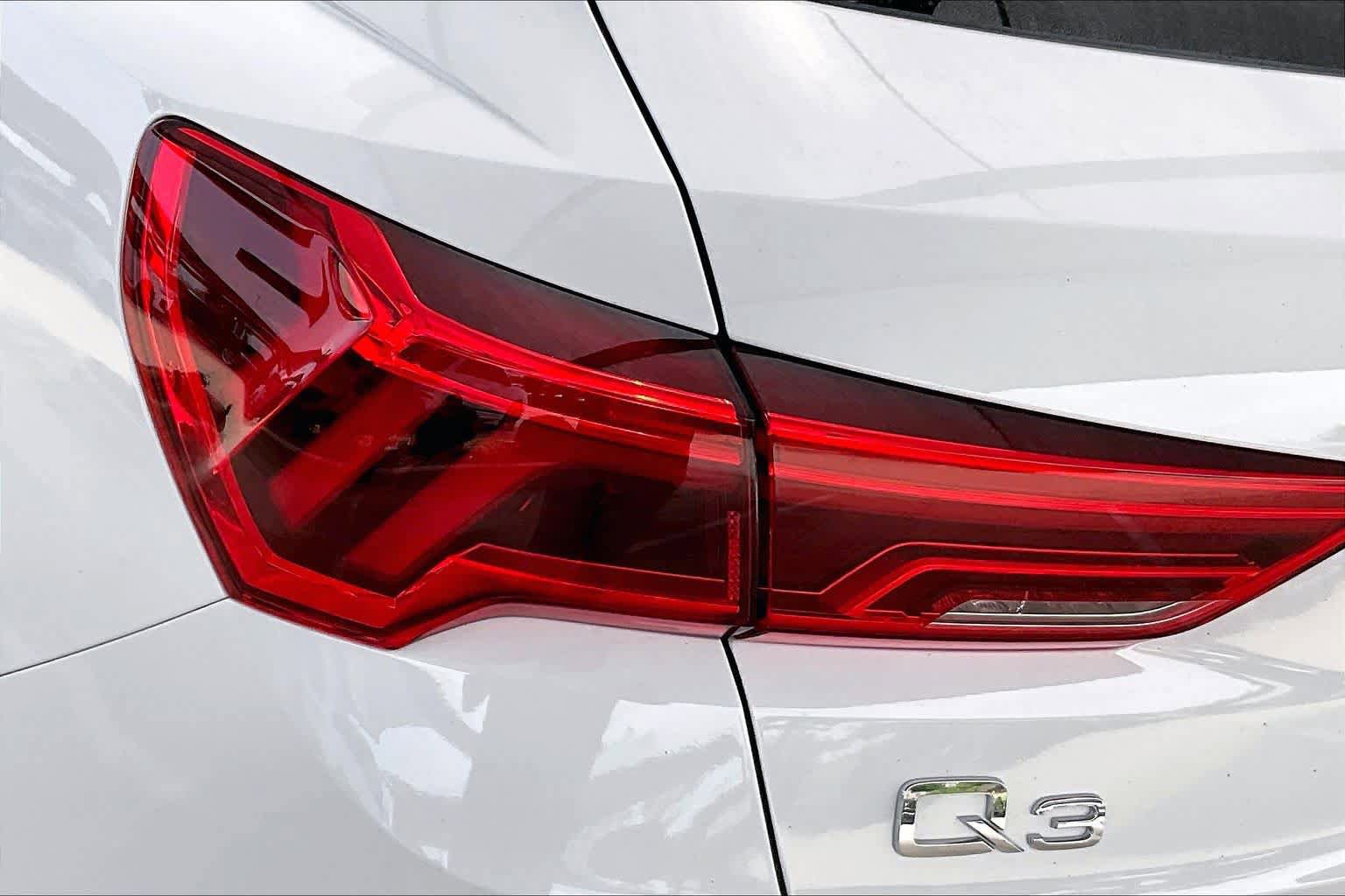 Used 2024 Audi Q3 2.0T Premium Plus w/ Premium Plus Package AWD/4WD image 28