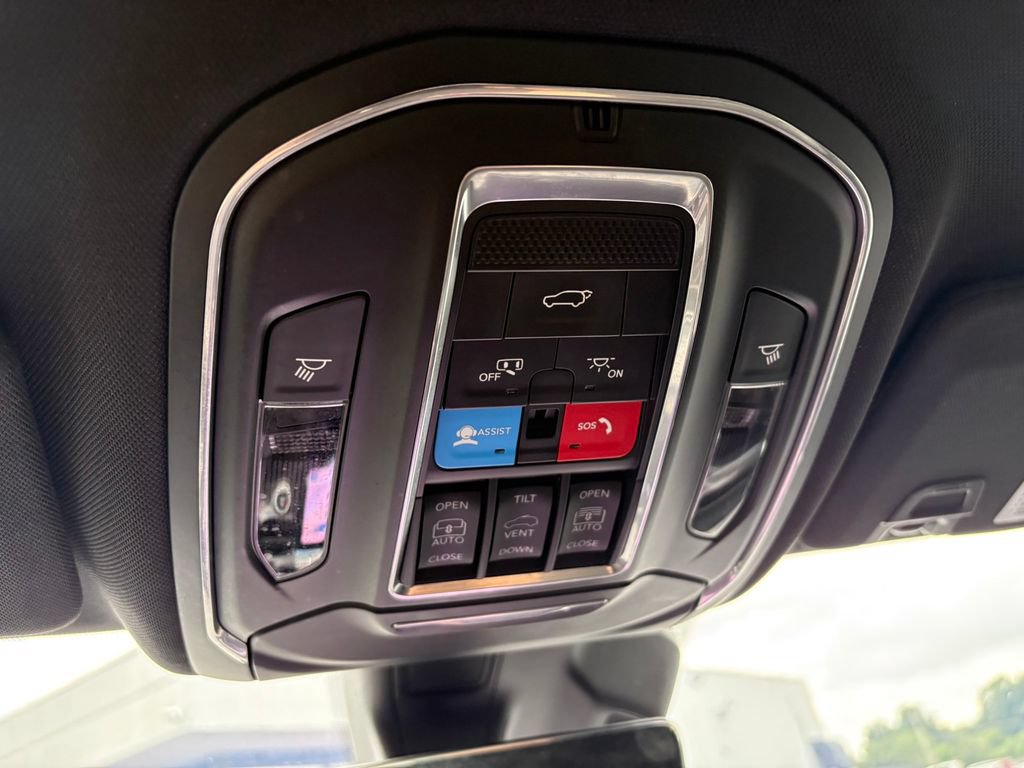 Used 2025 Jeep Grand Cherokee L Limited w/ Luxury Tech Group II AWD/4WD image 19