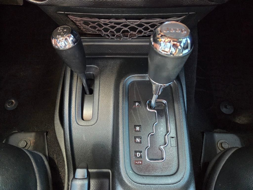 Used 2018 Jeep Wrangler Unlimited Sport AWD/4WD image 25