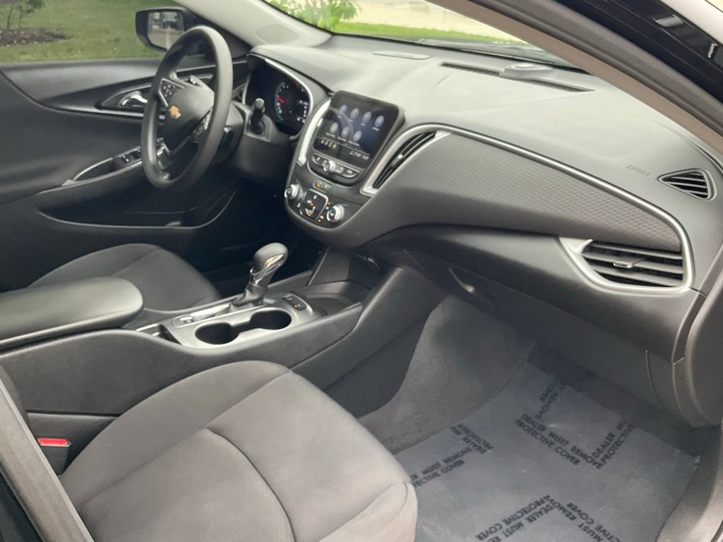 Used 2025 Chevrolet Malibu LS FWD image 17