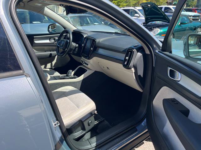 Used 2020 Volvo XC40 T5 Momentum AWD/4WD image 17