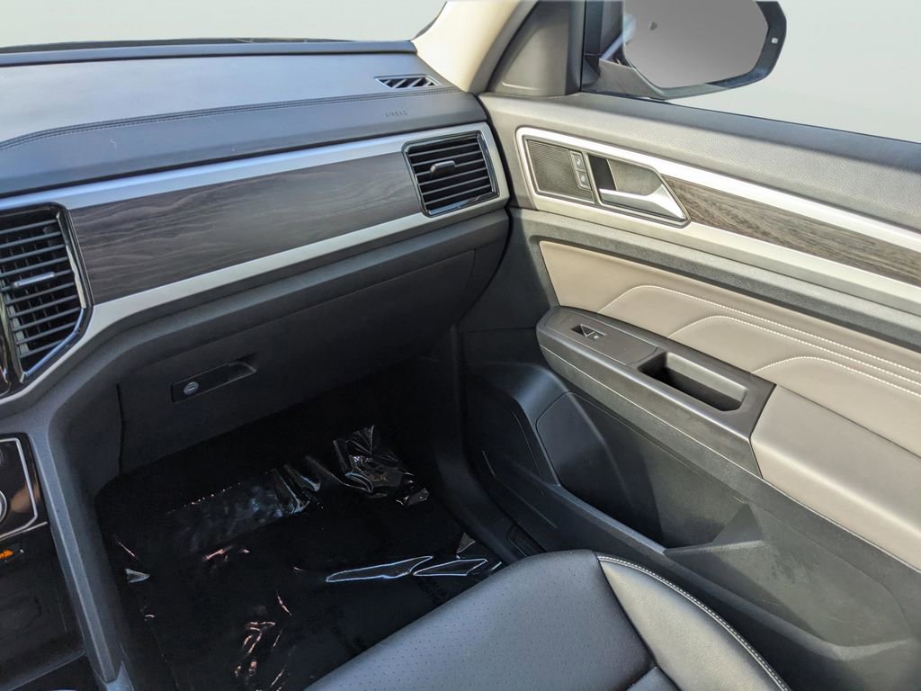 Used 2023 Volkswagen Atlas SE w/ Black Wheel Package FWD image 16