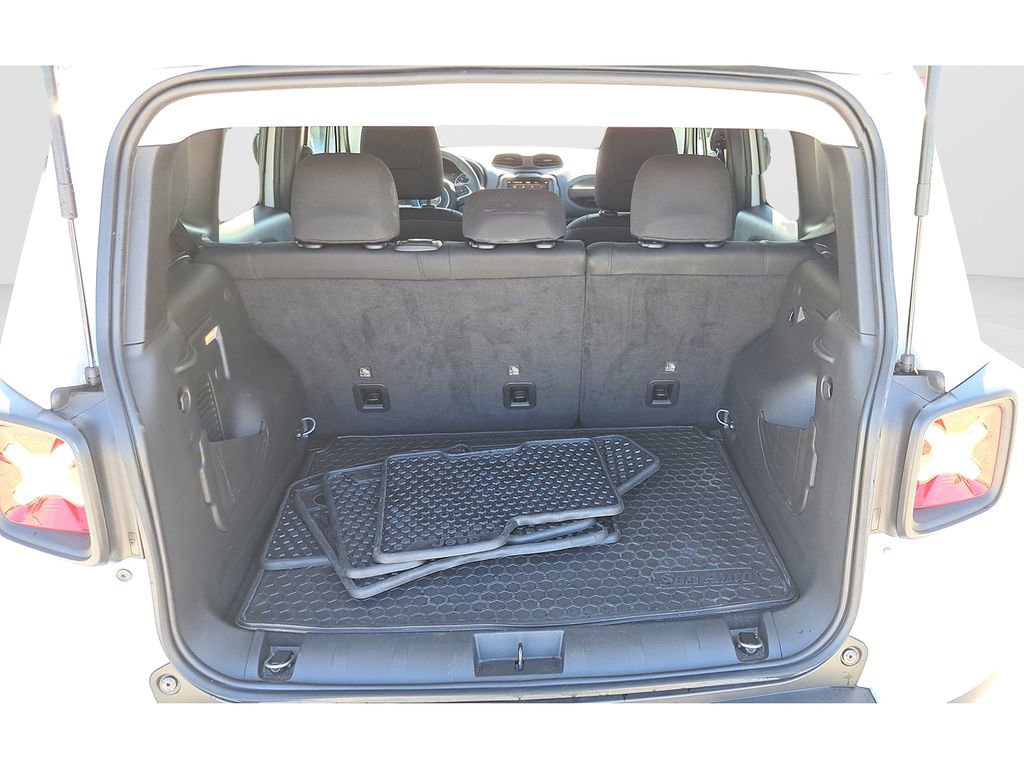 Used 2023 Jeep Renegade Latitude image 12