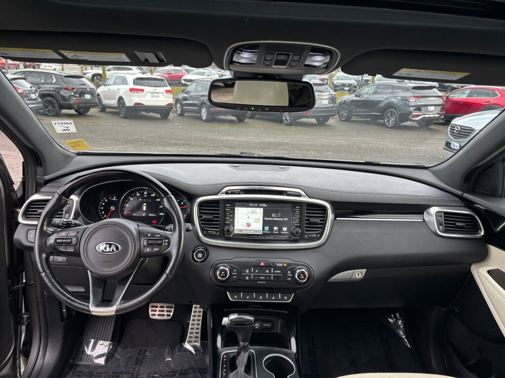 Used 2017 Kia Sorento SX image 12