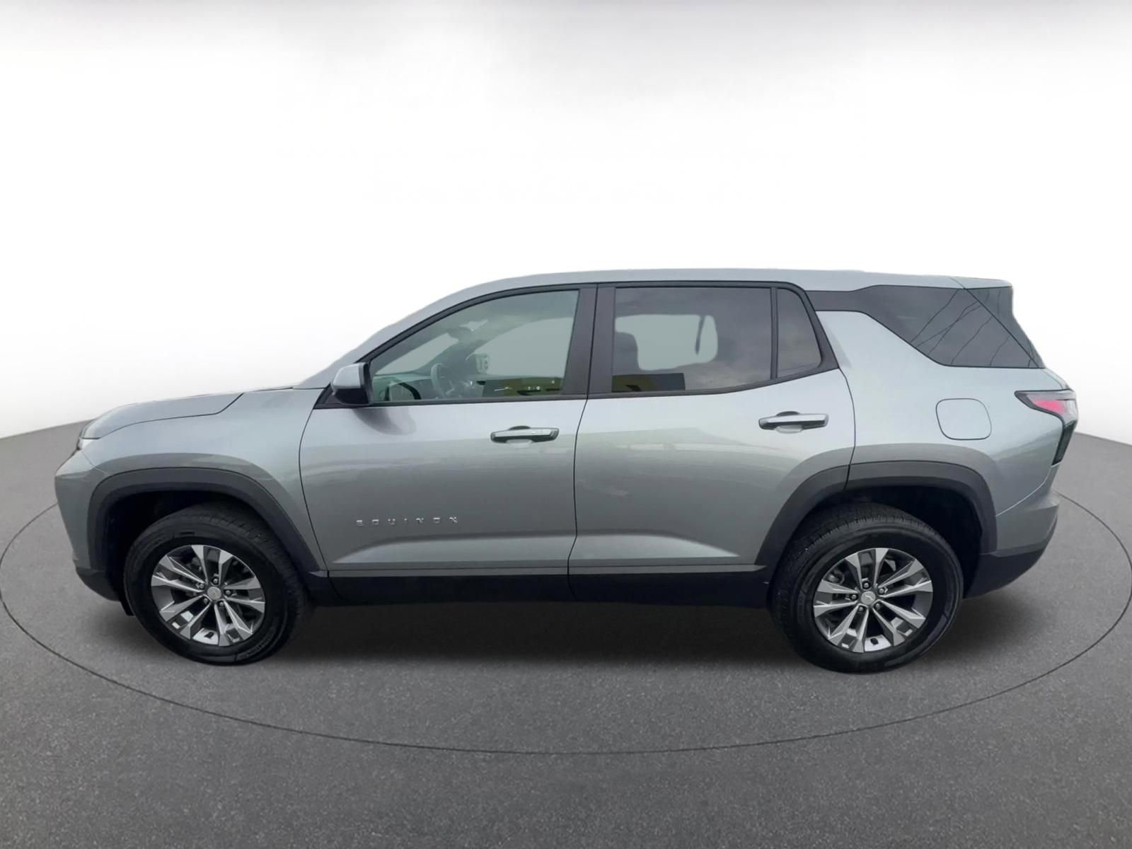 Used 2025 Chevrolet Equinox LT FWD image 9