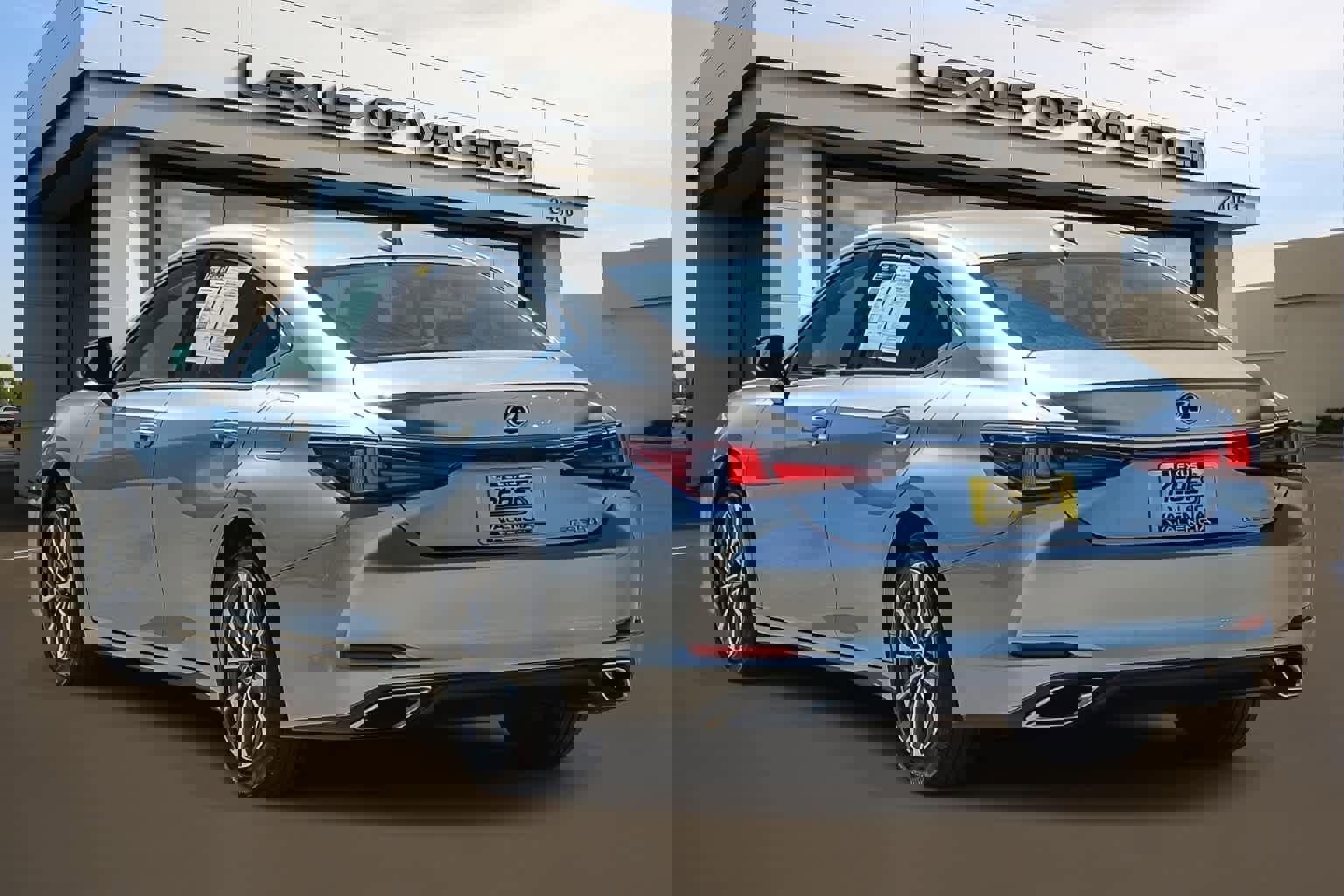 Used 2025 Lexus ES 350 FWD image 2