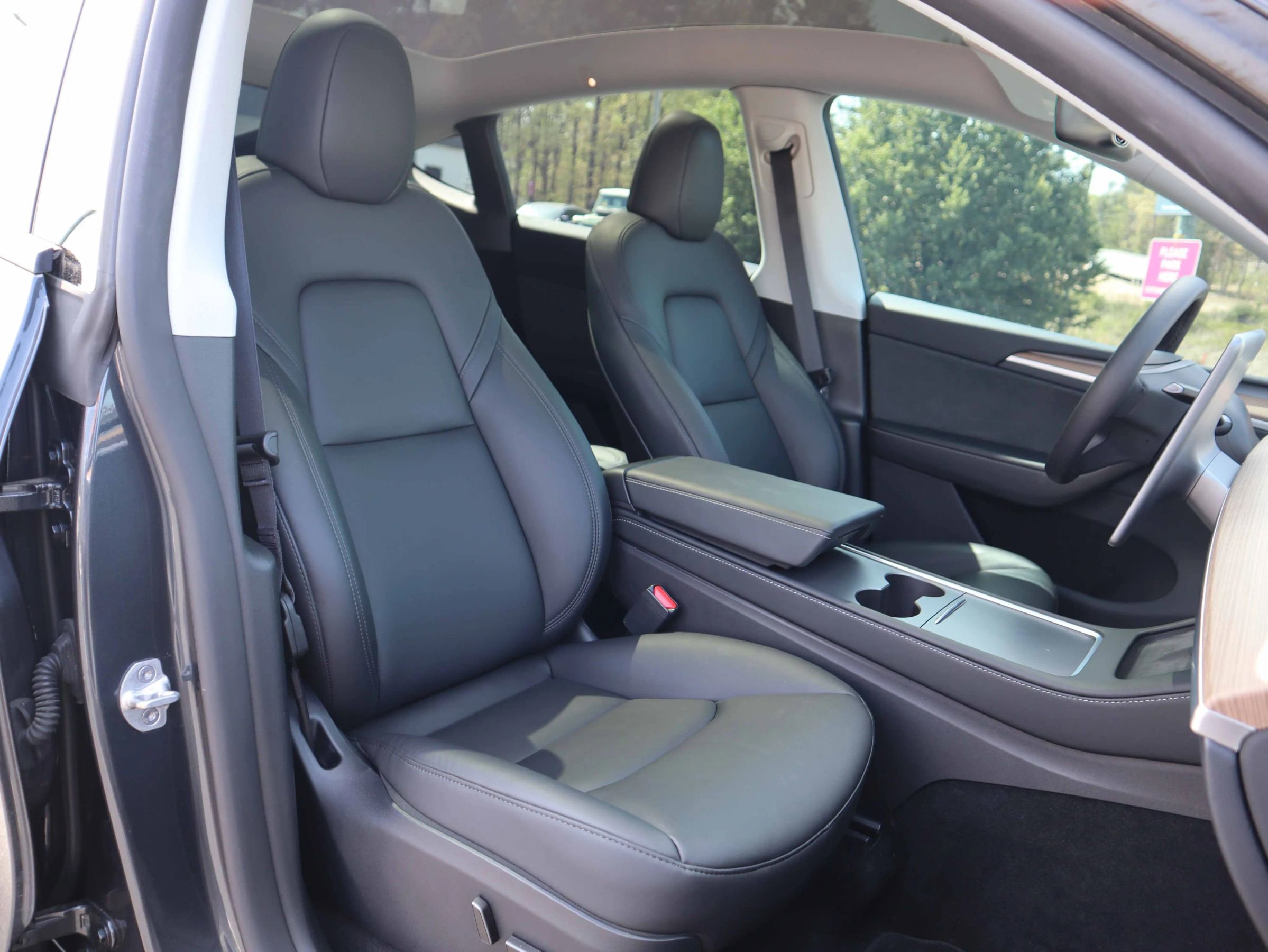 Used 2024 Tesla Model Y Long Range image 5