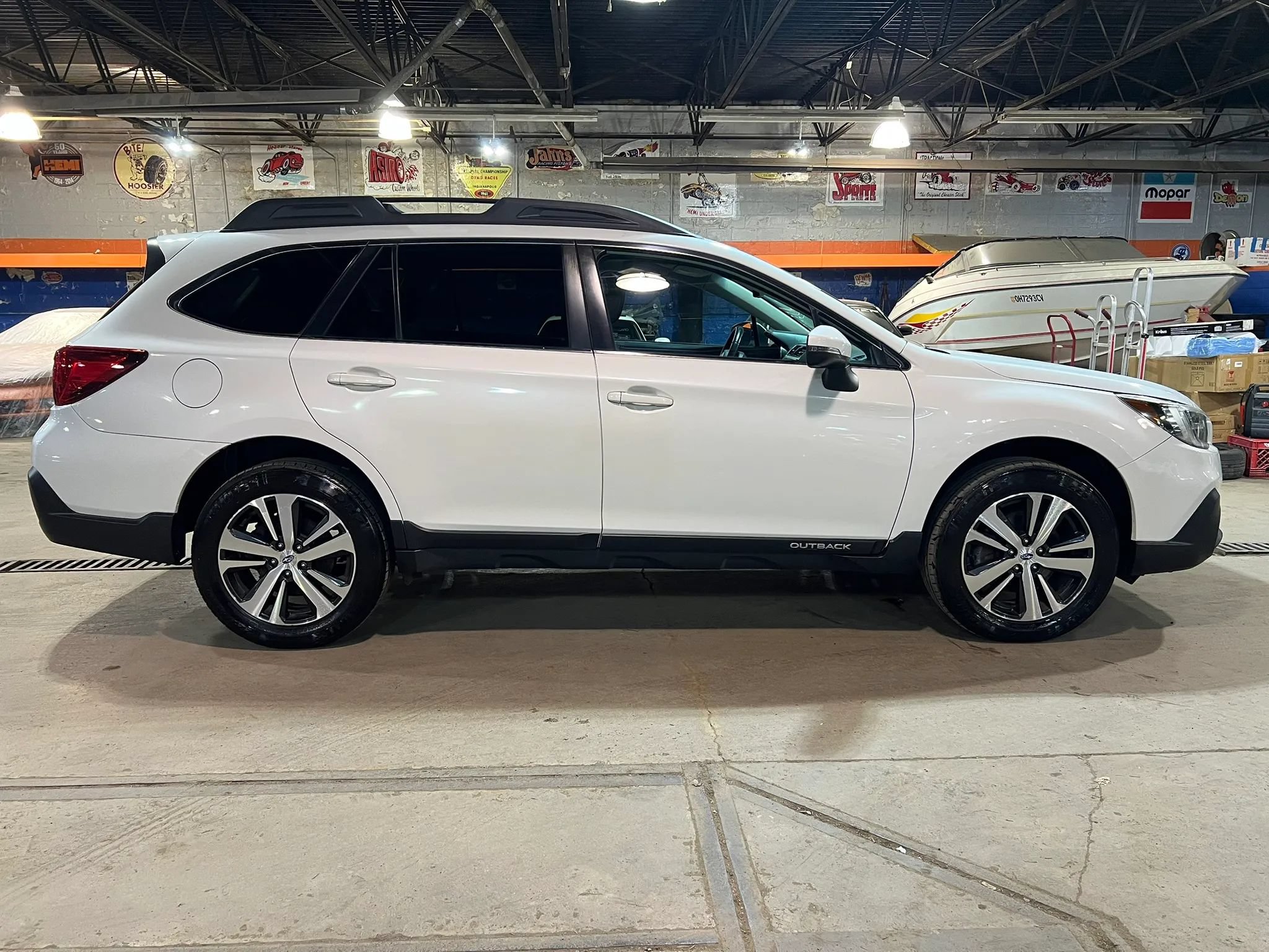 Used 2019 Subaru Outback 2.5i Limited AWD/4WD image 2