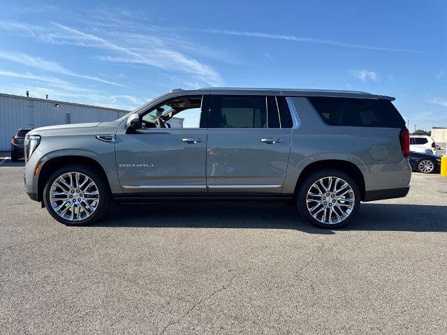New 2026 GMC Yukon XL Denali w/ Denali Reserve Package image 2