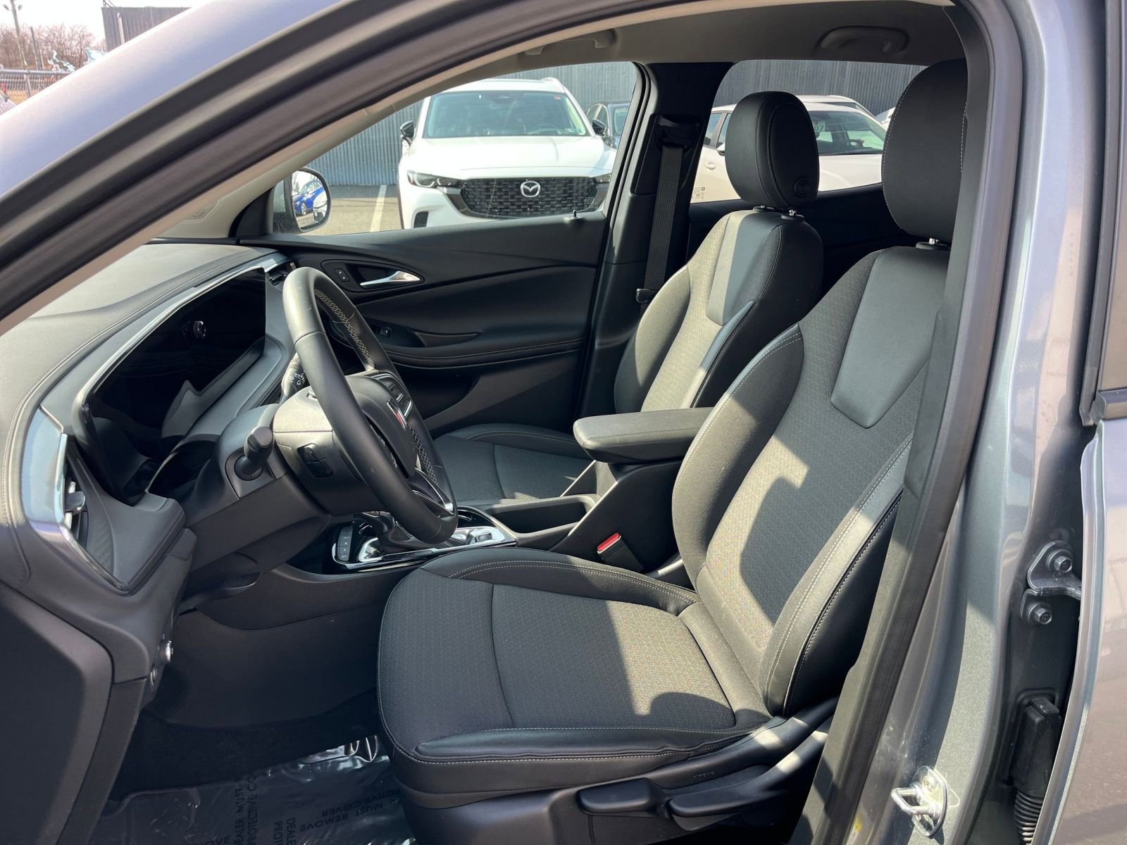 Used 2025 Buick Encore GX Preferred image 36