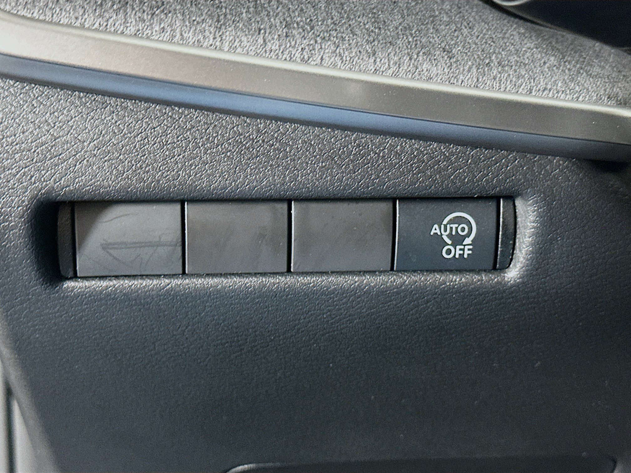 Used 2025 Nissan Kicks SV FWD image 17