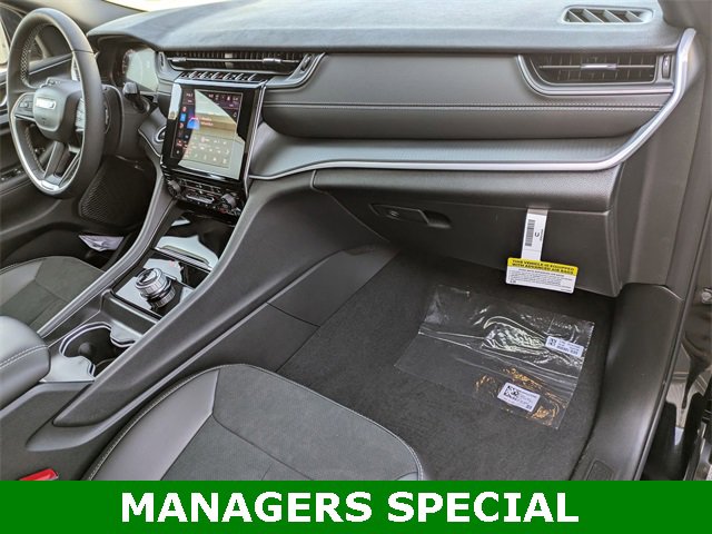 New 2025 Jeep Grand Cherokee Altitude image 29