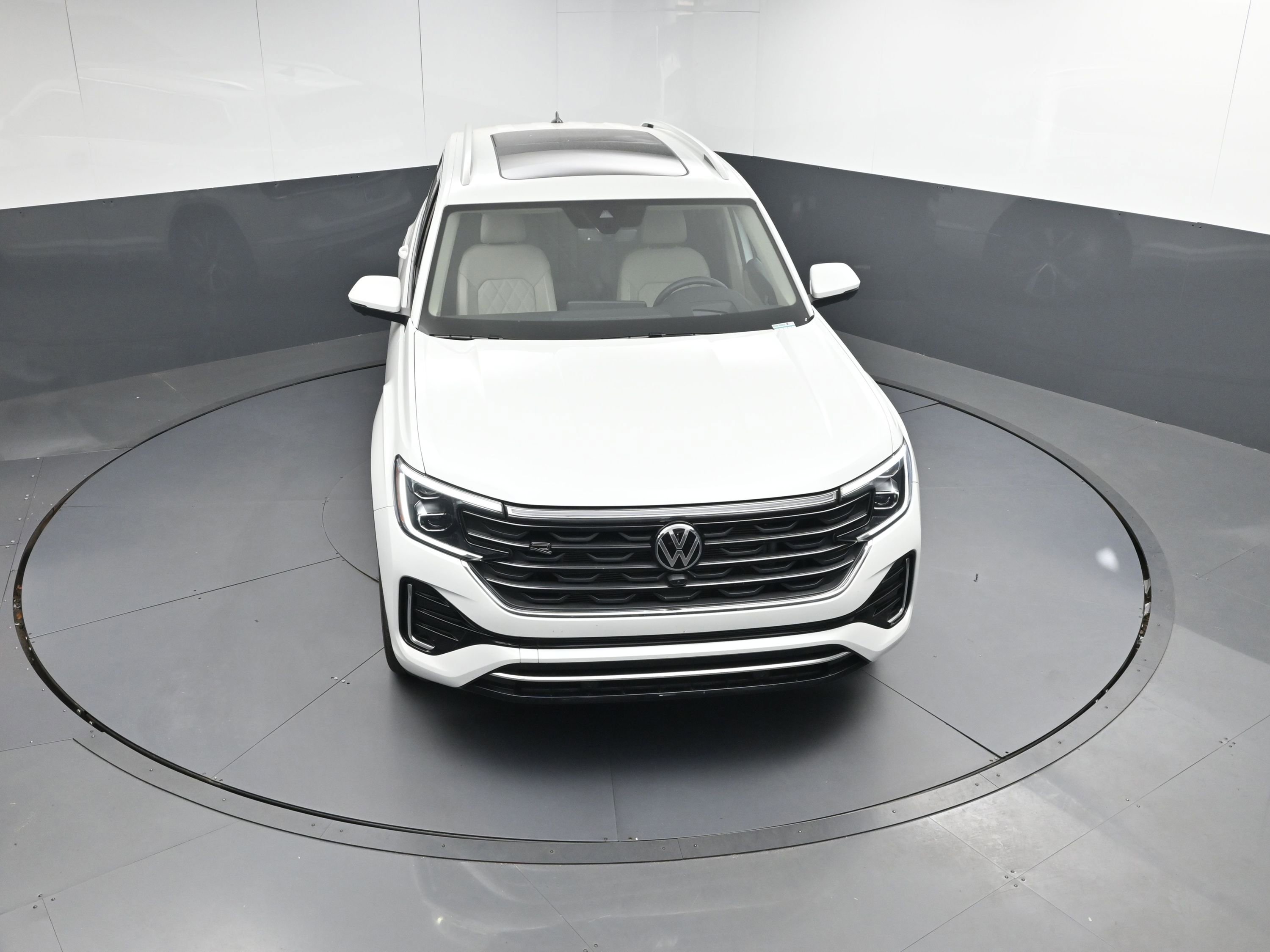 Used 2025 Volkswagen Atlas SEL Premium R-Line image 39