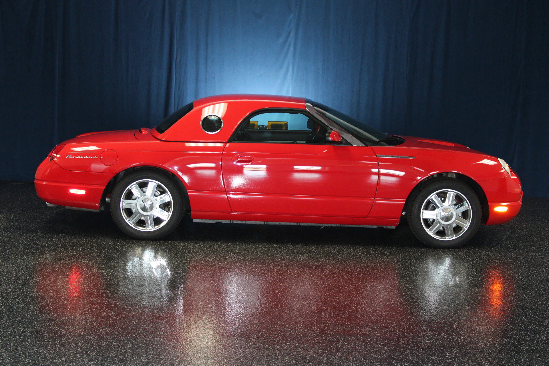 Used 2005 Ford Thunderbird RWD image 10