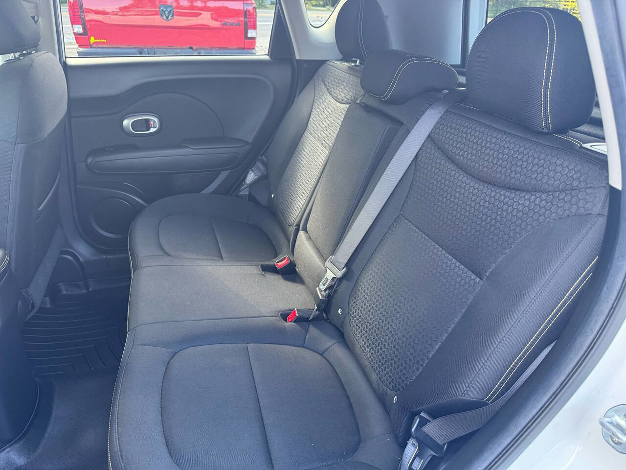 Used 2016 Kia Soul + image 22