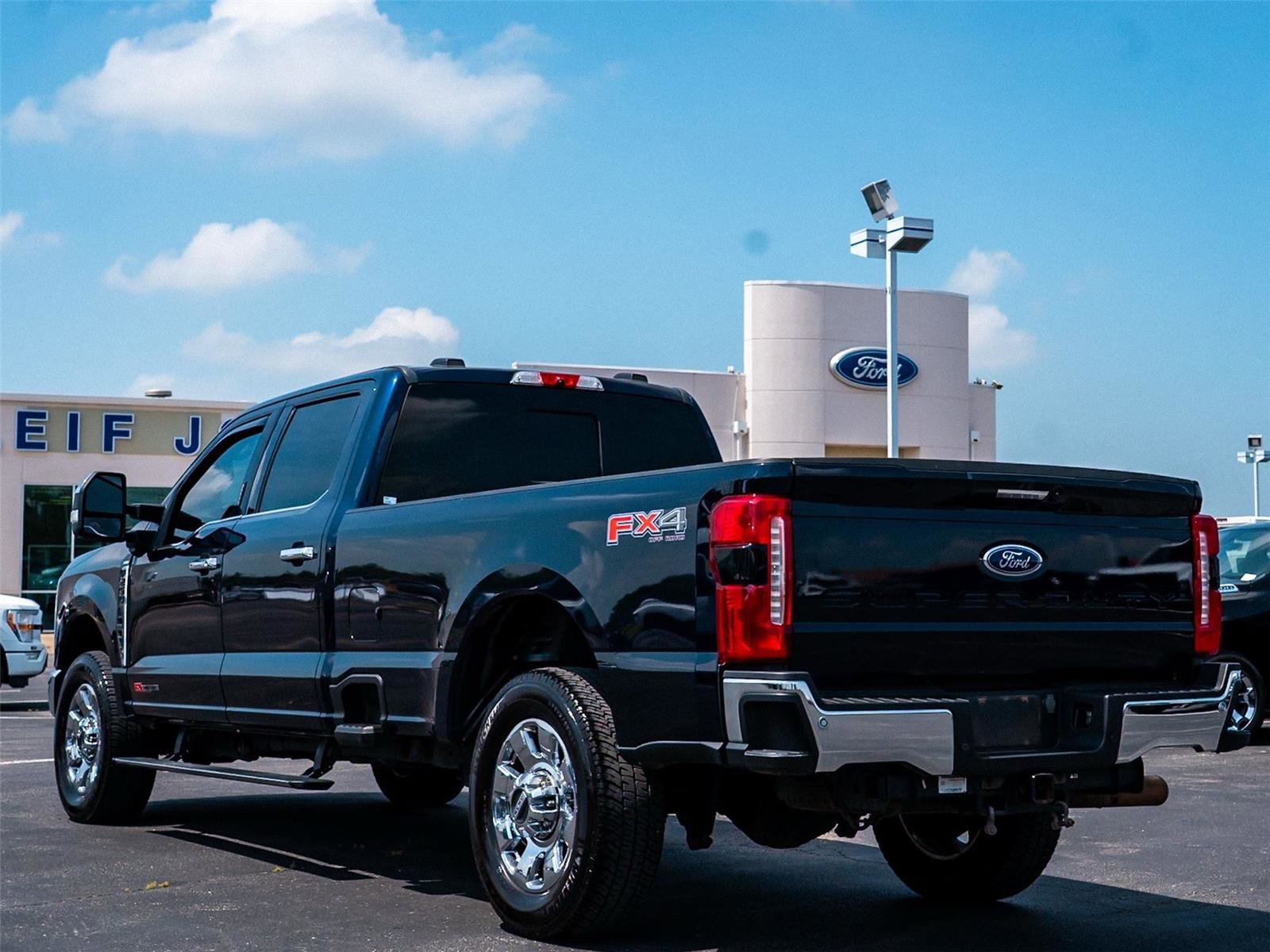 Used 2023 Ford F250 Lariat w/ Lariat Ultimate Package AWD/4WD image 5