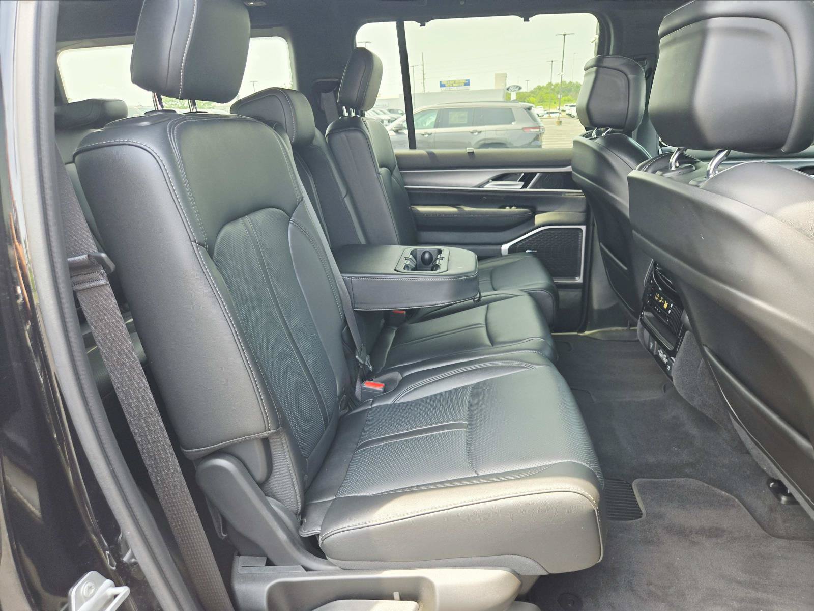 Used 2025 Jeep Wagoneer 4WD w/ Convenience Group I image 19