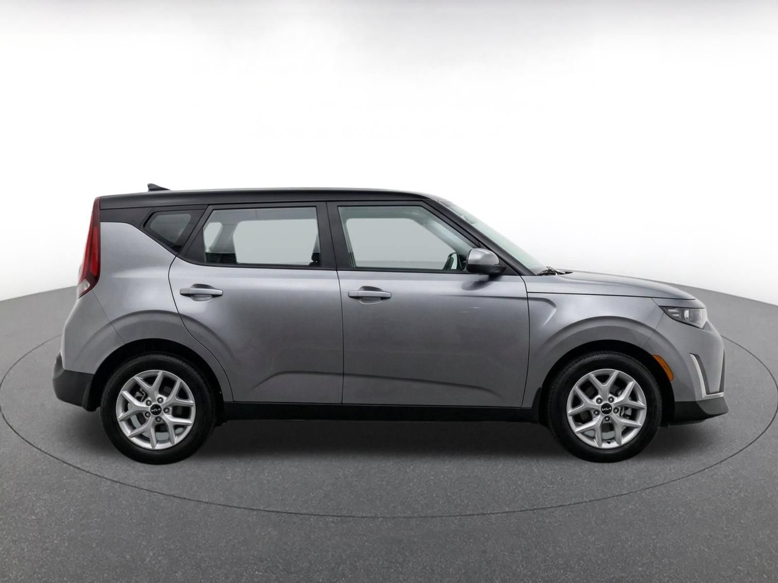 Used 2025 Kia Soul LX w/ LX Technology Package FWD image 14