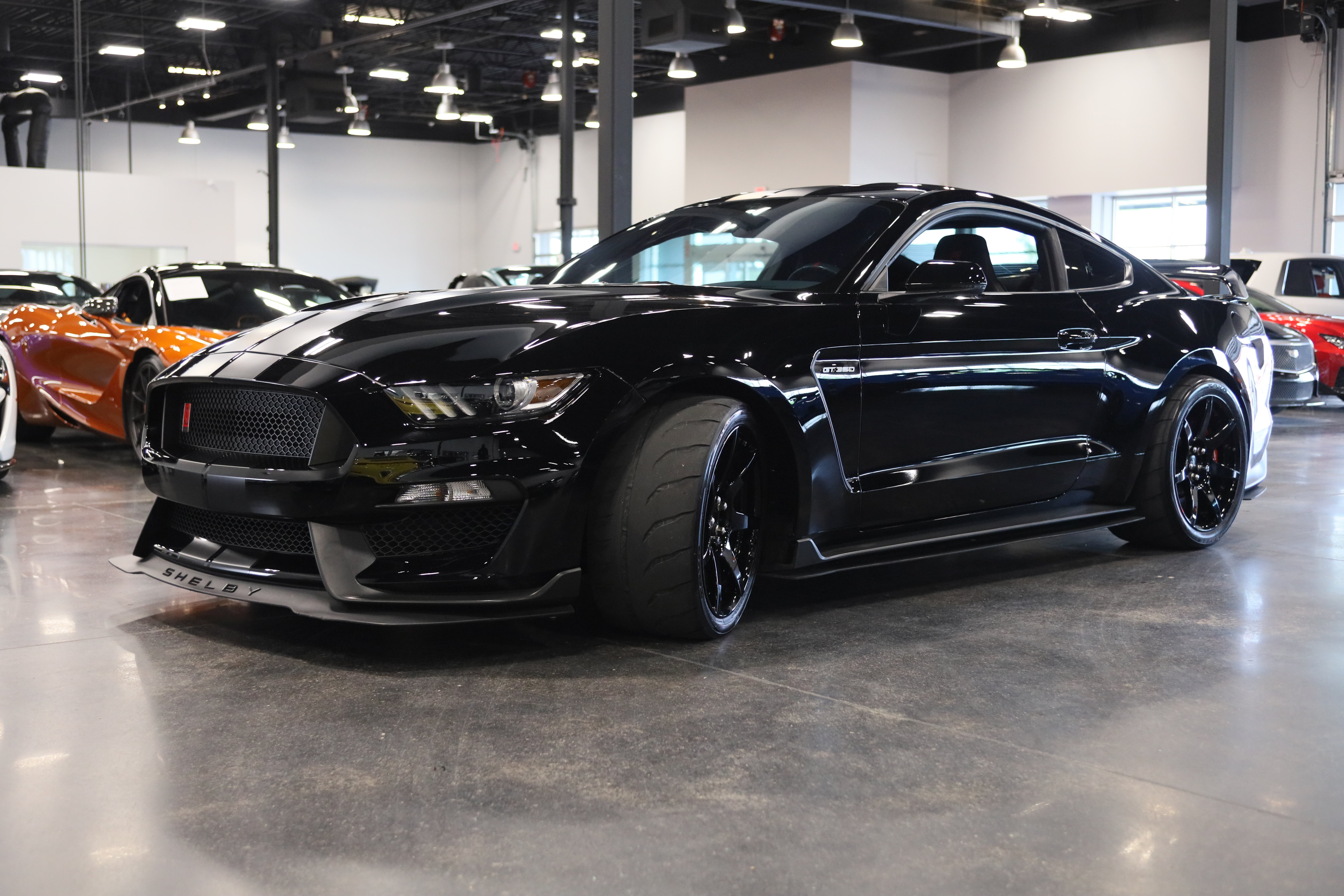 Used 2018 Ford Mustang Shelby GT350R w/ GT350R Equipment Group 920A RWD image 3