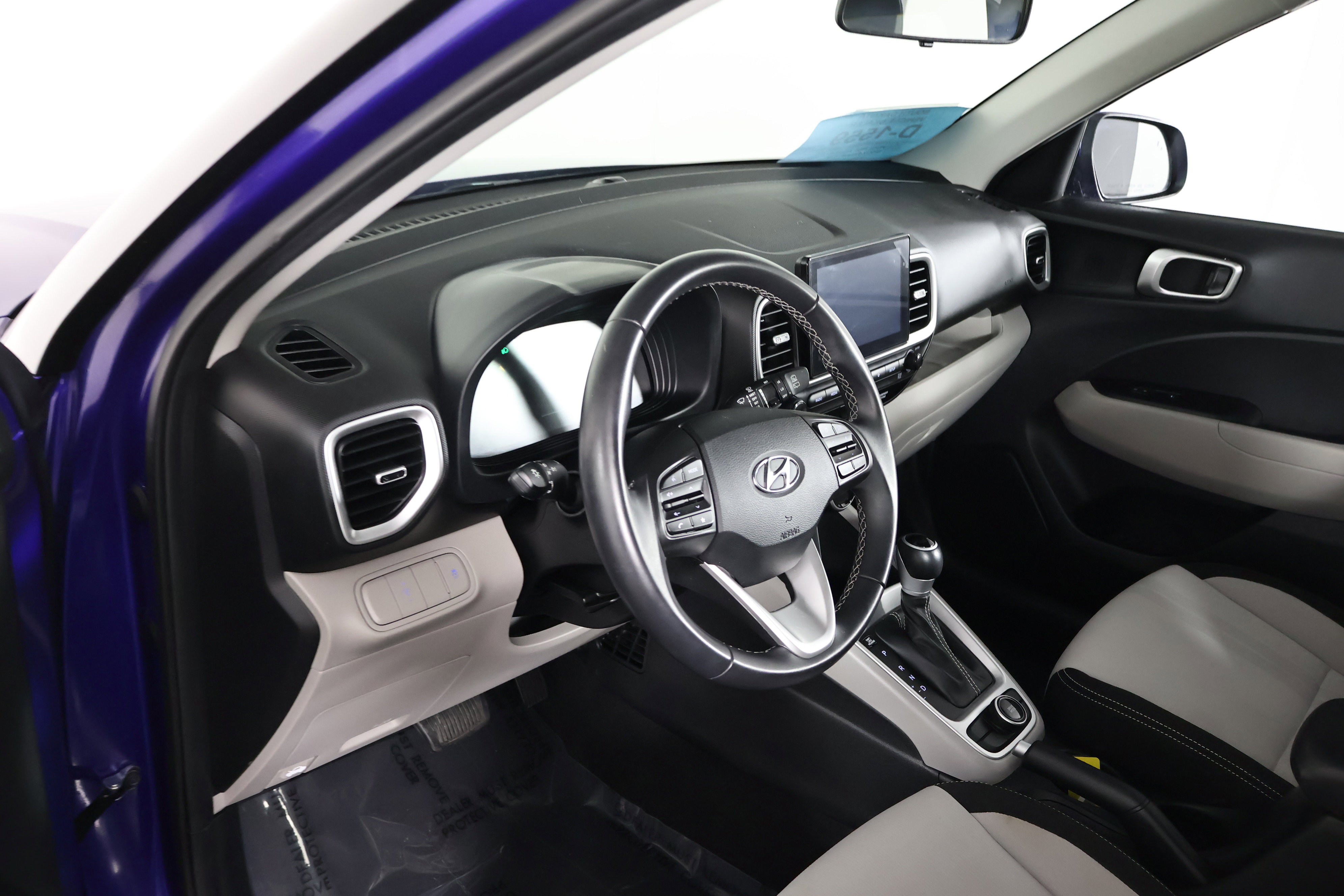 Used 2024 Hyundai Venue SEL image 37