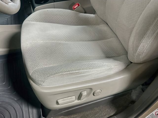 Used 2014 Toyota Sienna LE FWD image 20