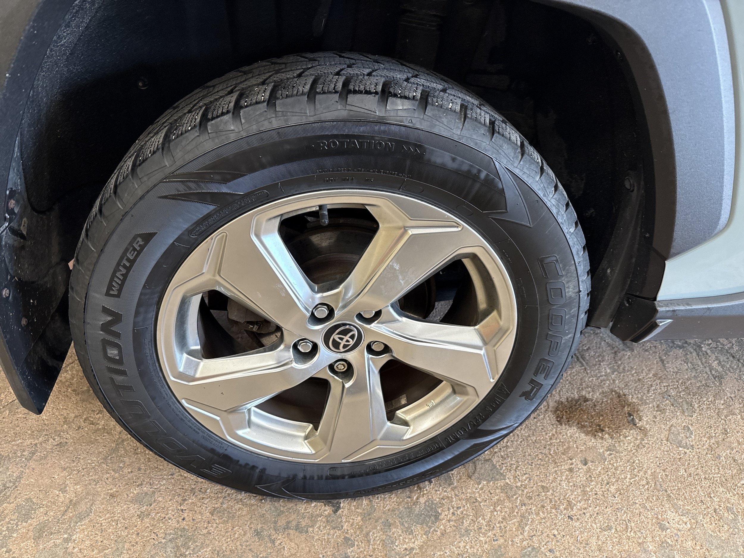 Used 2021 Toyota RAV4 XLE Premium AWD/4WD image 11