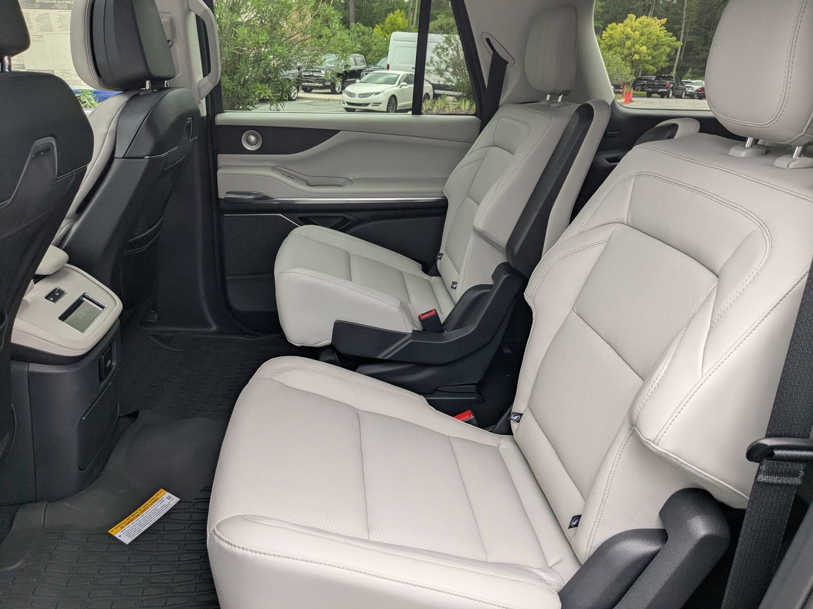 New 2025 Lincoln Navigator L Reserve image 16