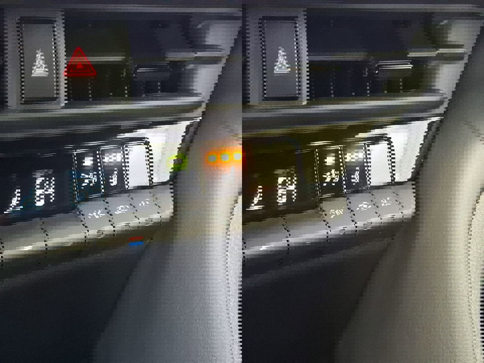 Used 2024 Toyota Crown XLE AWD/4WD image 19