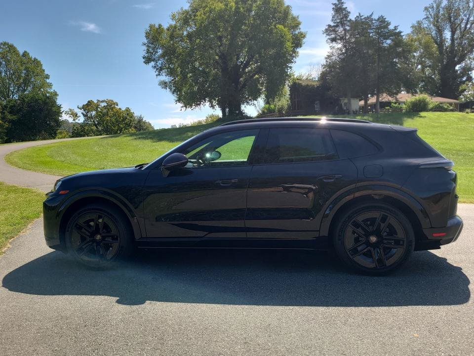 New 2026 Porsche Cayenne Turbo Electric AWD/4WD image 2
