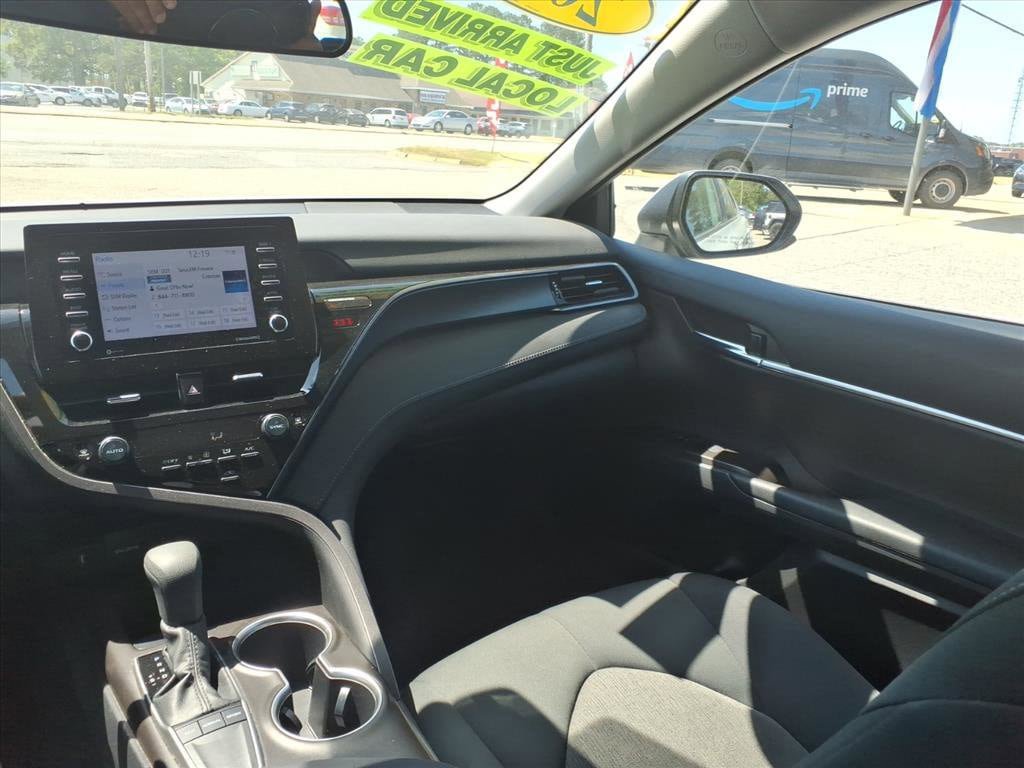 Used 2022 Toyota Camry LE FWD image 12