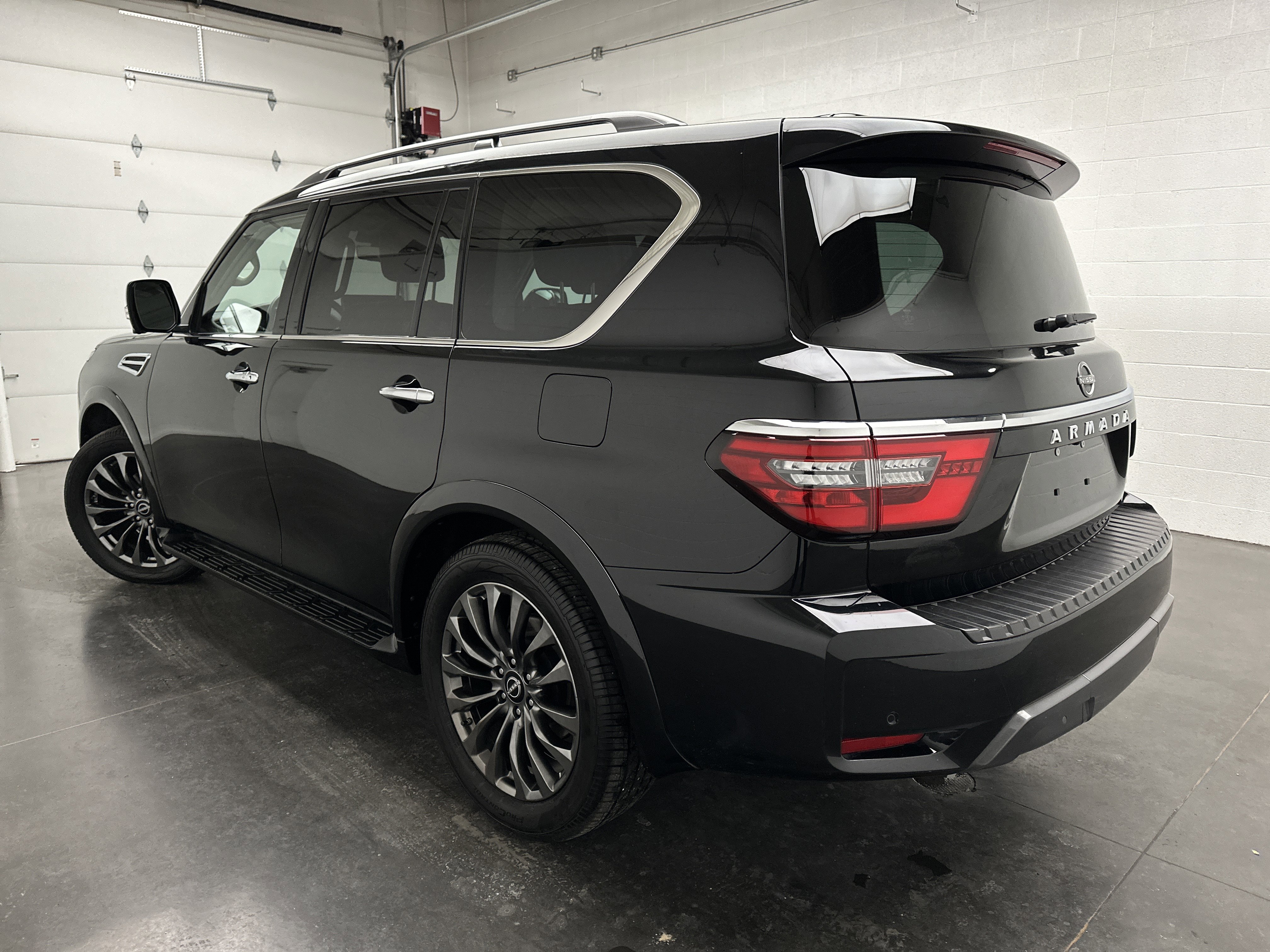 Used 2023 Nissan Armada Platinum image 8
