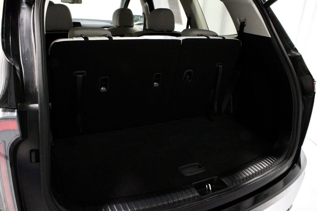 Used 2024 Kia Telluride EX w/ EX Captain's Chair Package FWD image 13