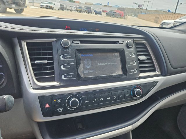 Used 2019 Toyota Highlander LE image 18